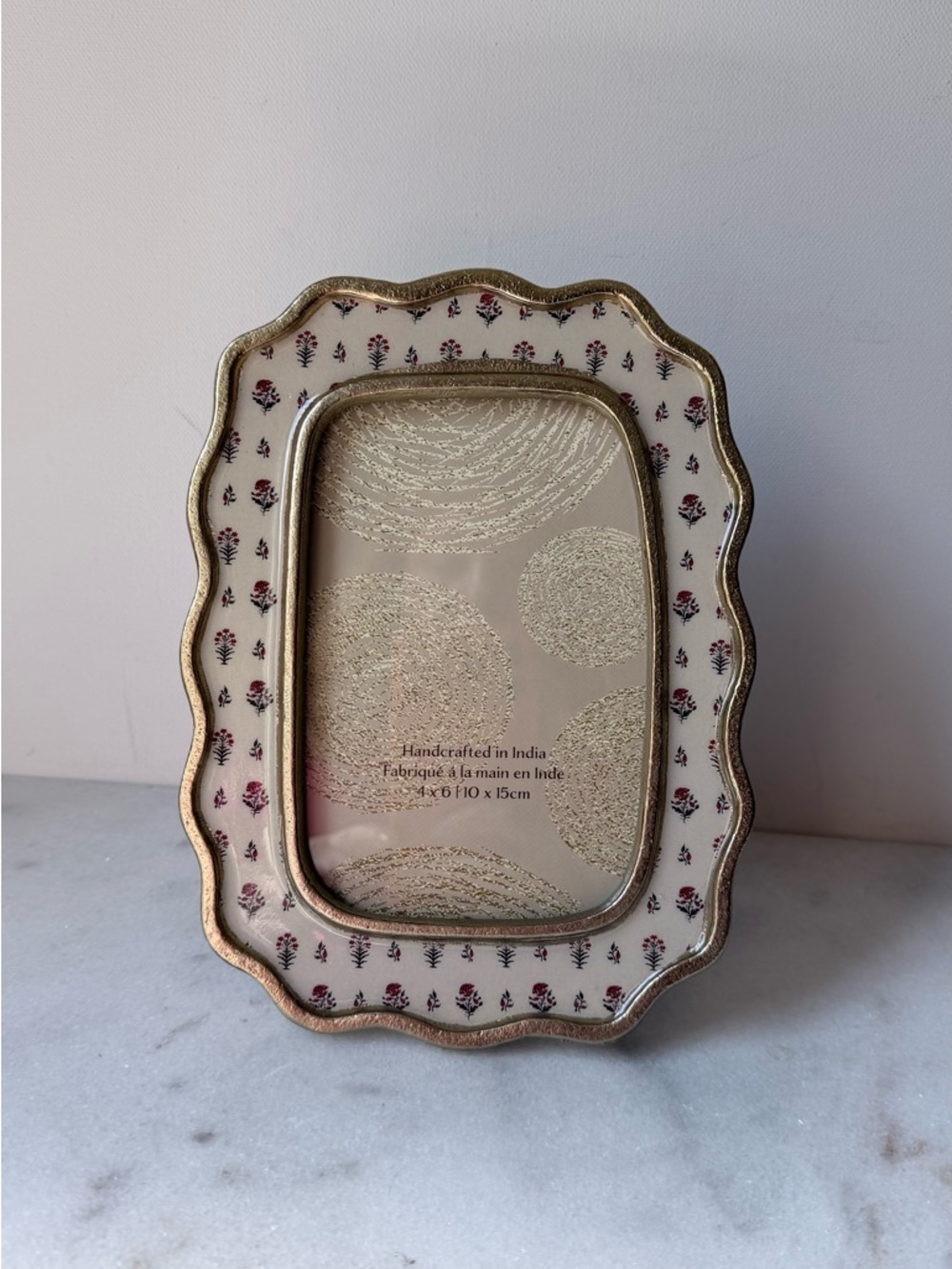 Handcrafted Cream and Gold Floral metal Scalloped Photo Frame 4”x6” photo